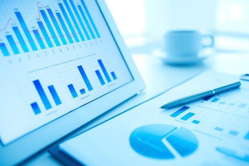 Papel e tela de um tablet, indicando formatos gráficos, indicando ser um diagrama de pareto